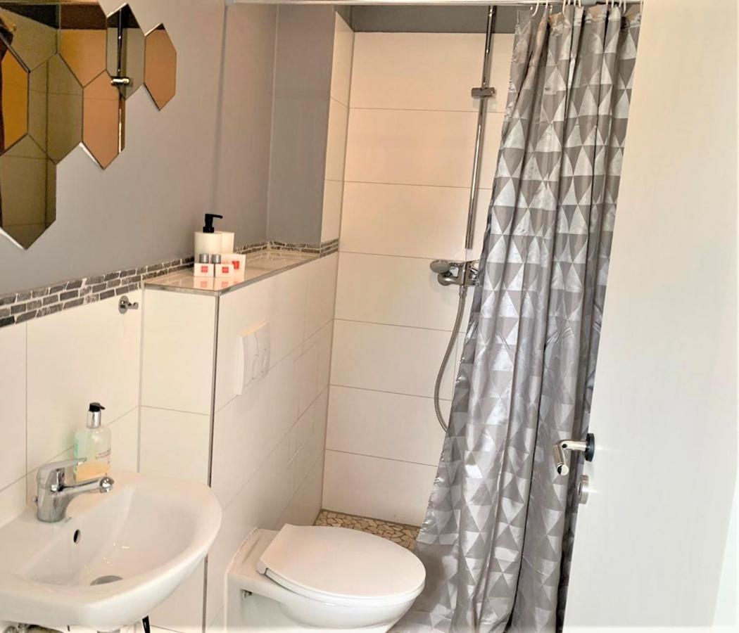 Apartment Voll Moebeliert Mit Balkon 不莱梅 外观 照片